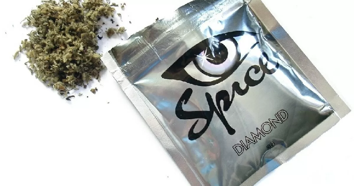 Synthetic marijuana can be smoked, added to cannabis or taken in the form of an infusion. It would all seem normal were it not for the chemicals present in the drug, which produce effects that are not exactly similar to those of an ordinary joint.