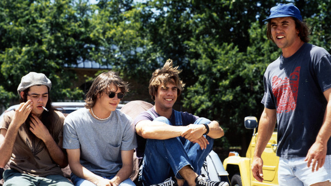 Le film se déroule à Austin (Texas), le 28 mai 1976 : c'est le dernier jour d'école.