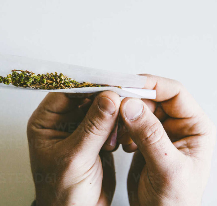 Comment rouler un joint est l'une des questions les plus fréquemment posées par les profanes abordant le cannabis pour la première fois, bien que cette question semble plutôt triviale.